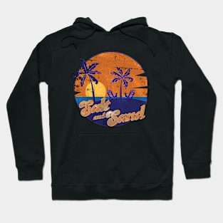 Vintage Palm Trees Vacation Travel Sea Retro Design Hoodie